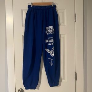 Young LA joggers. 💙